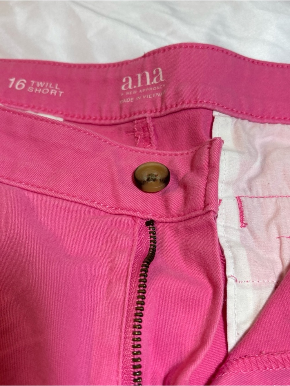 a.n.a Bright Pink Twill Shorts. /416